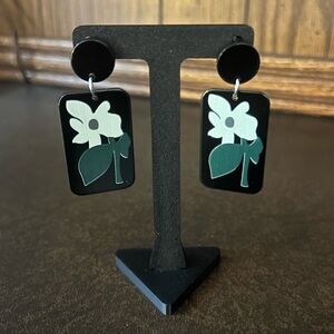 🎁 Black Flower Drop Earrings